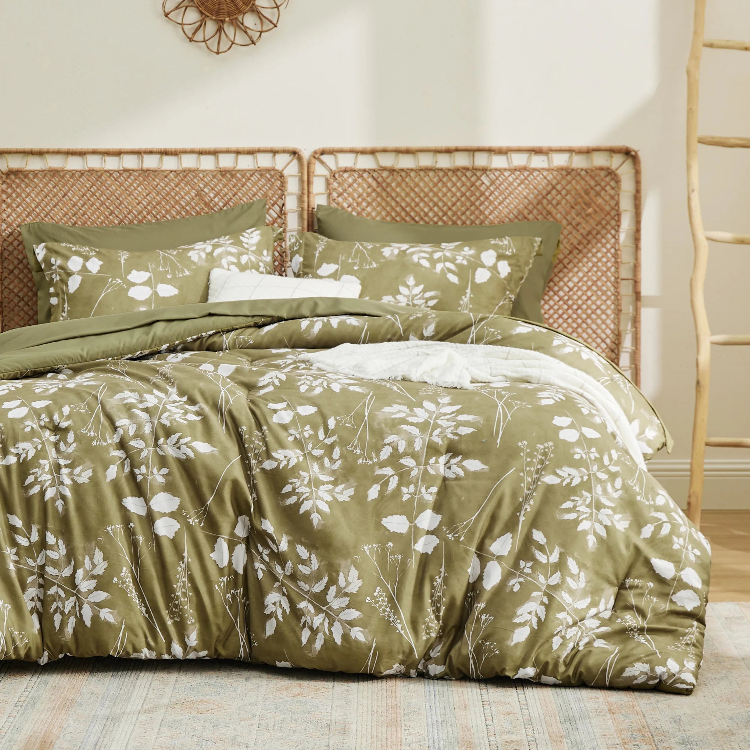 Elegant Floral Comforter Set