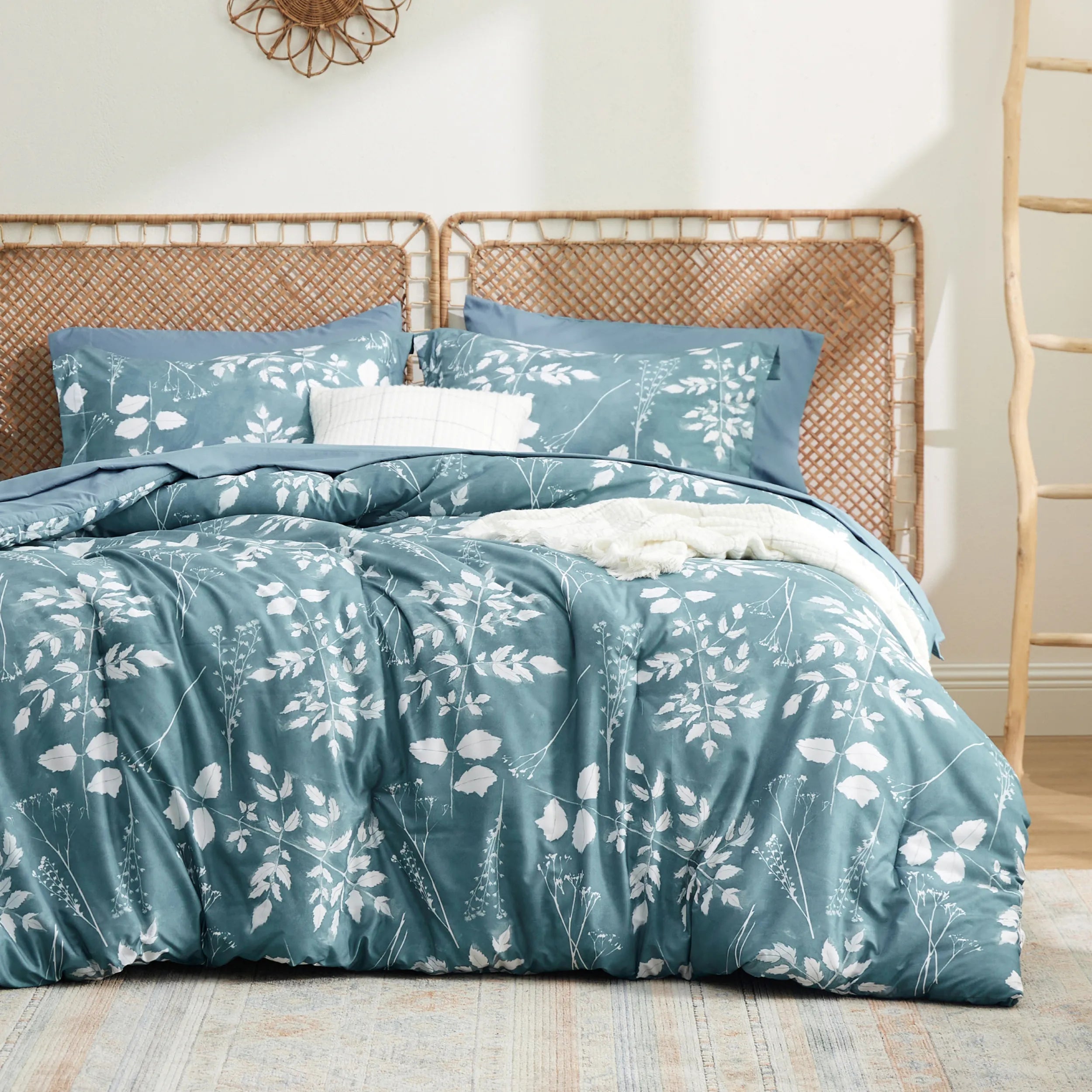 Elegant Floral Comforter Set