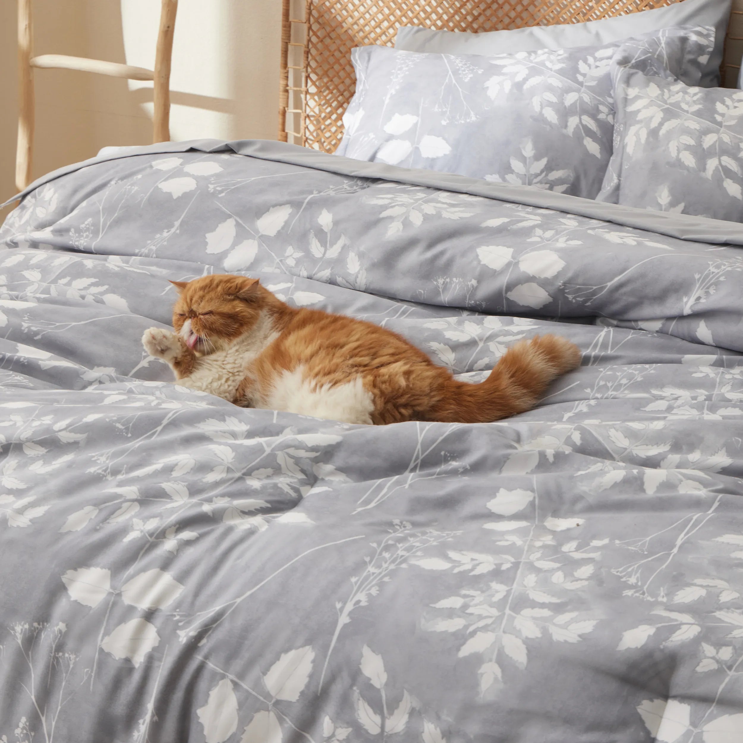 Elegant Floral Comforter Set
