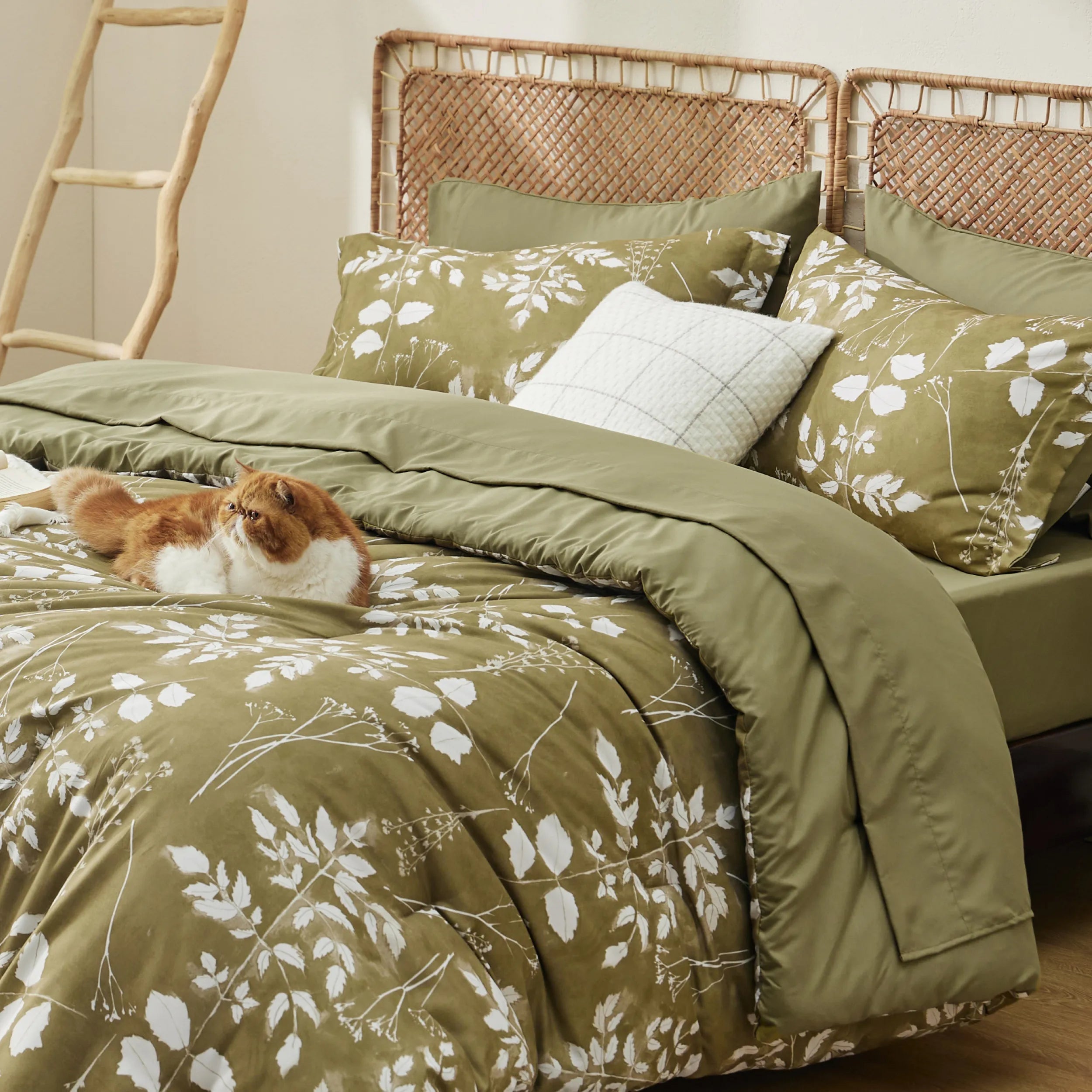 Elegant Floral Comforter Set