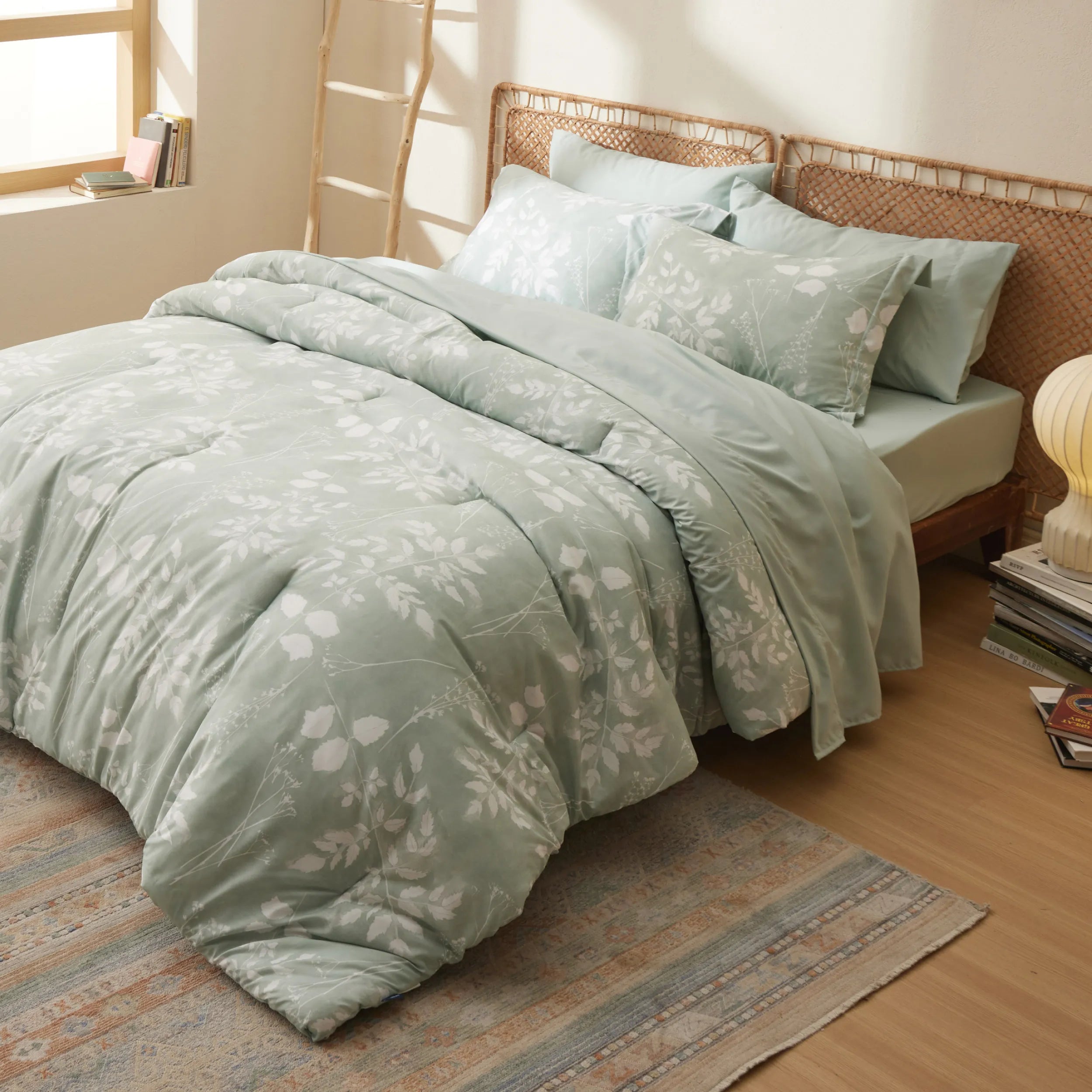 Elegant Floral Comforter Set