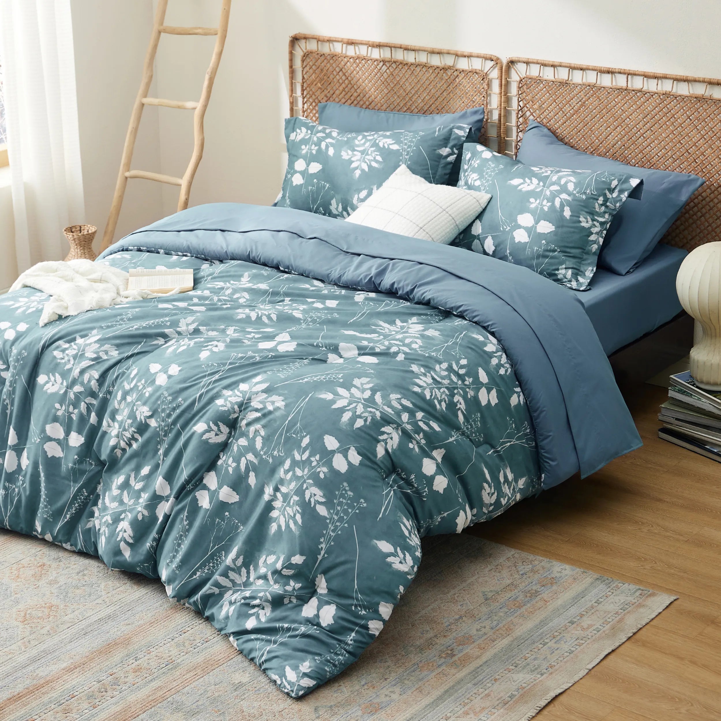 Elegant Floral Comforter Set