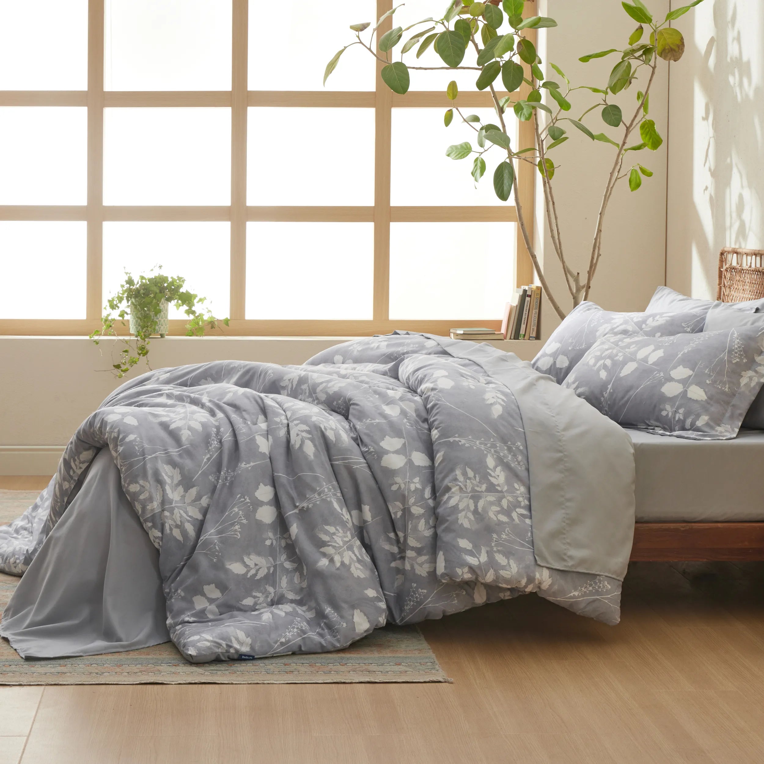 Elegant Floral Comforter Set