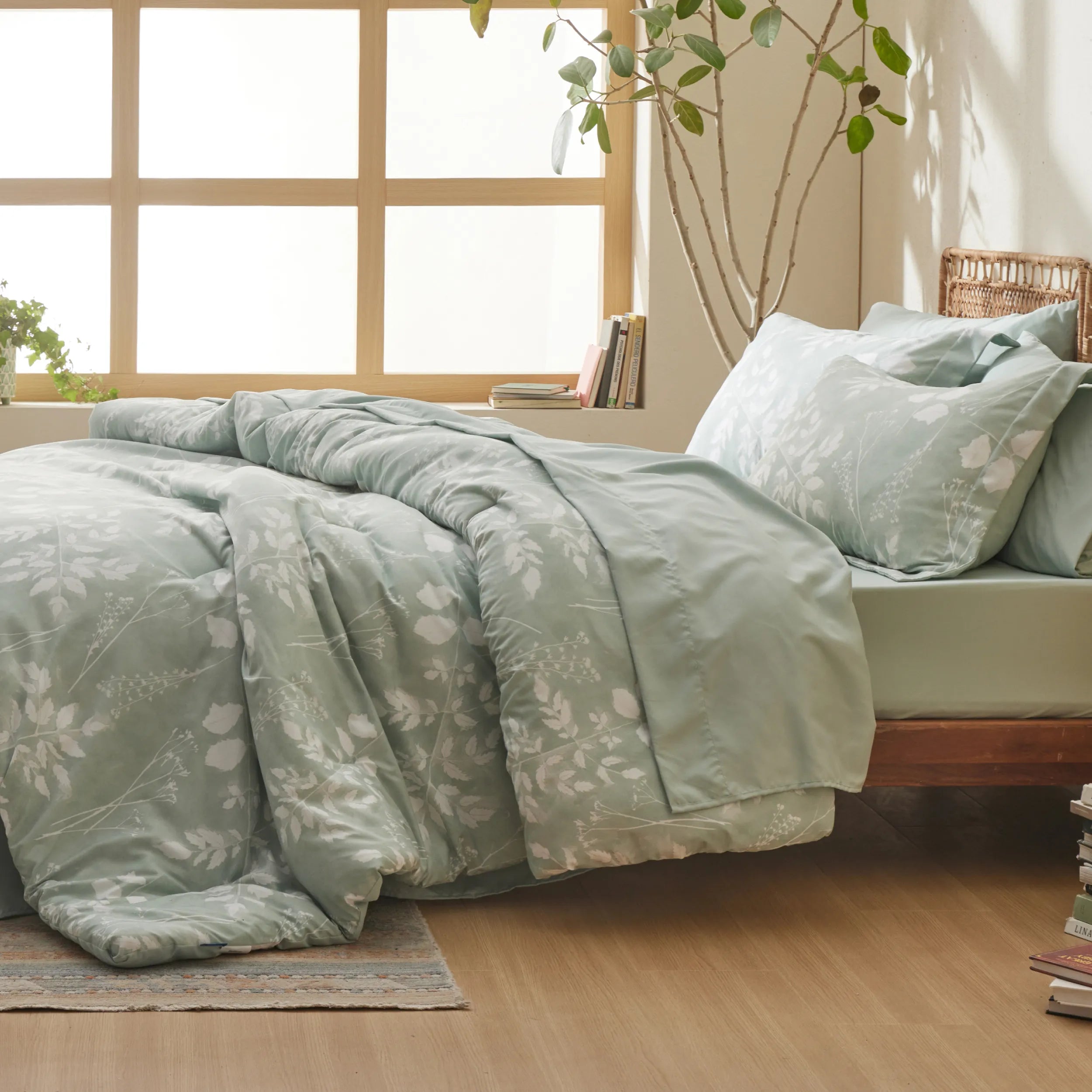 Elegant Floral Comforter Set
