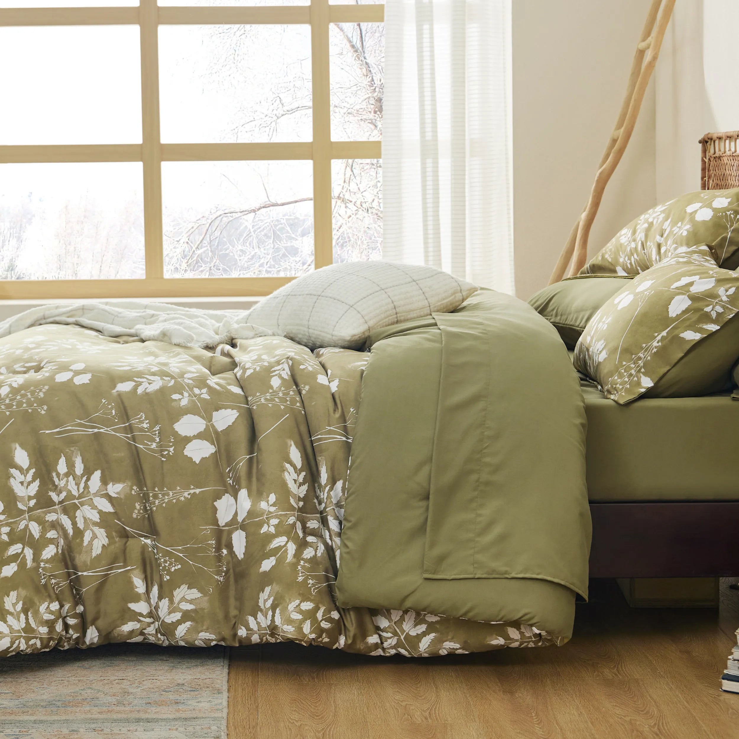 Elegant Floral Comforter Set