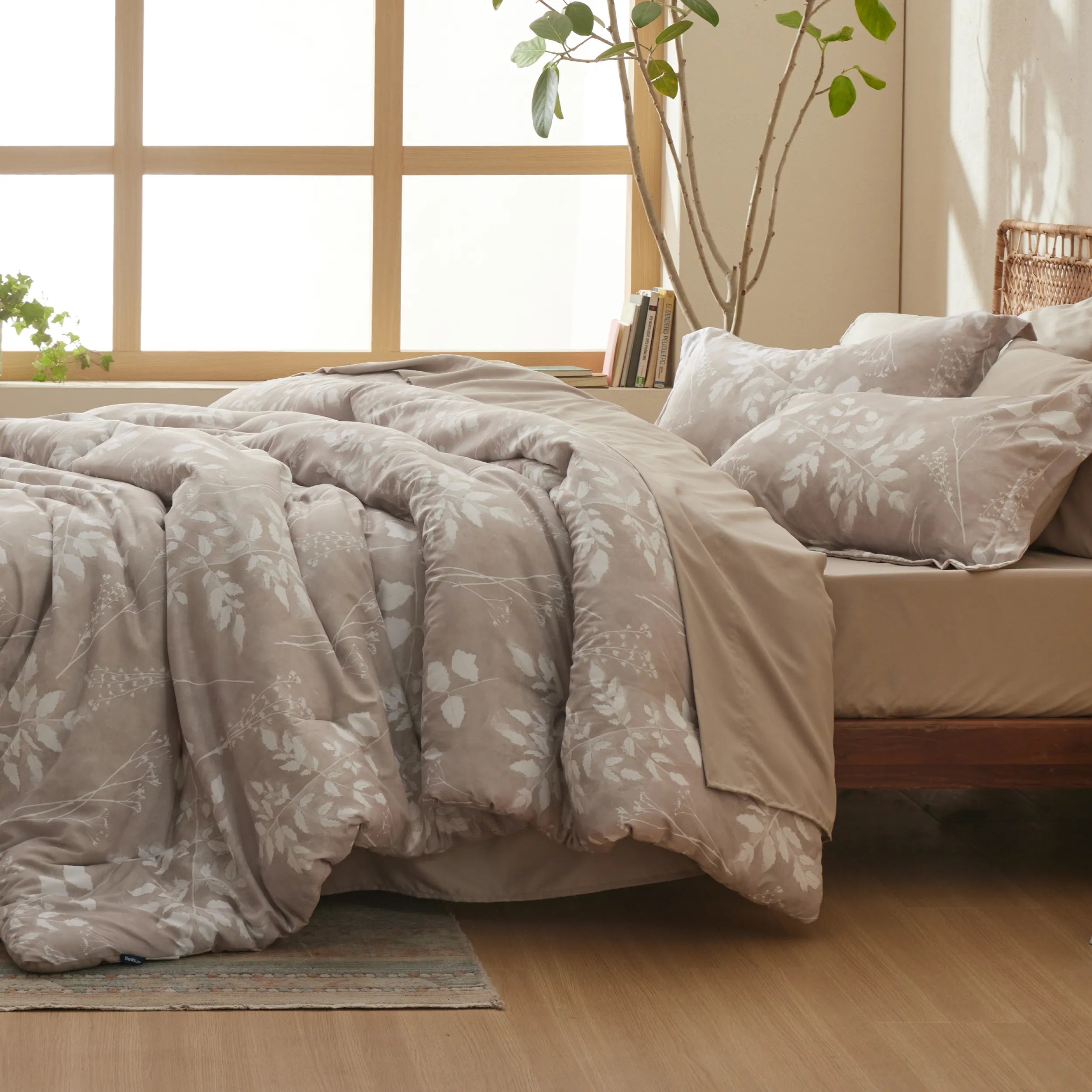 Elegant Floral Comforter Set