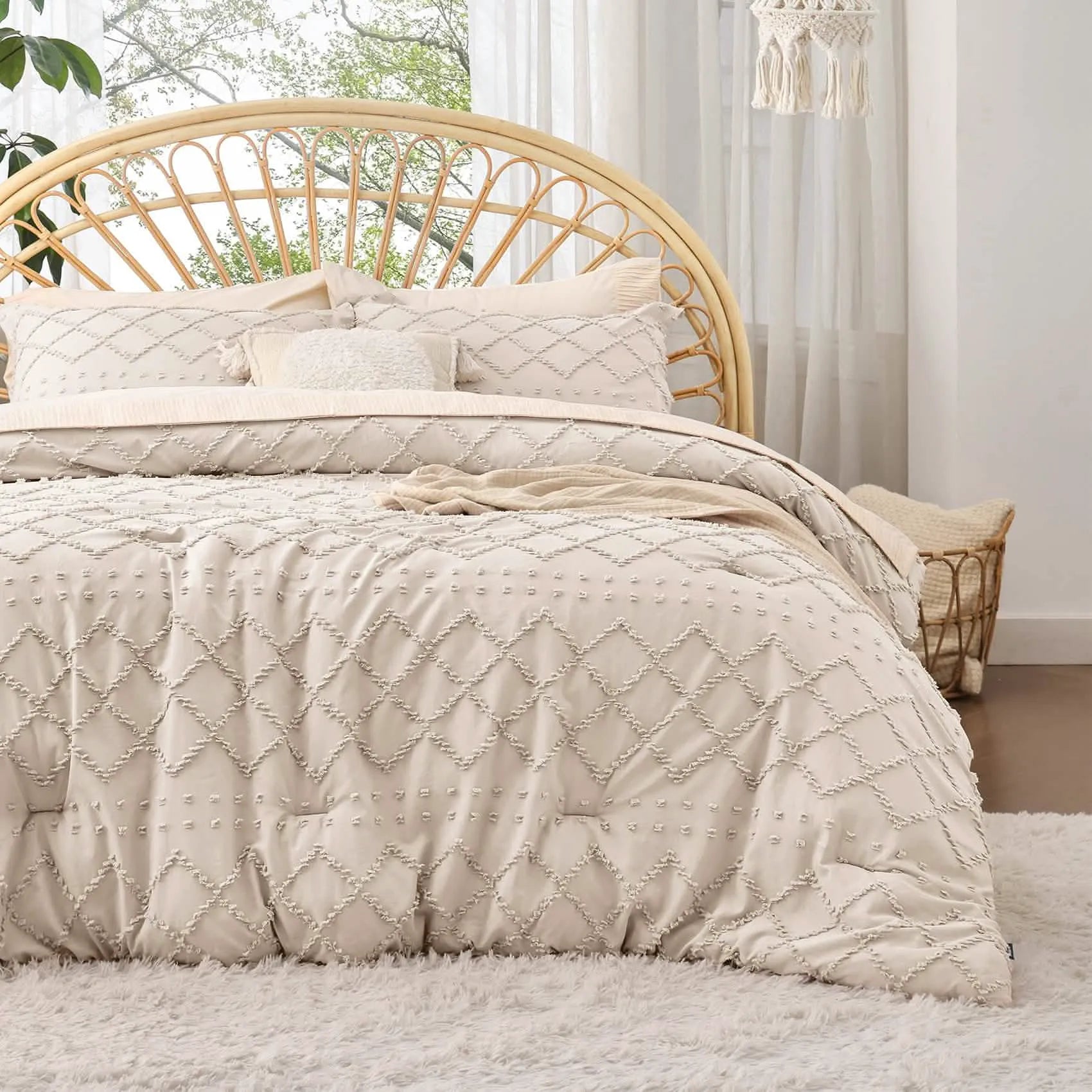 Tufted Embroidery Comforter Set