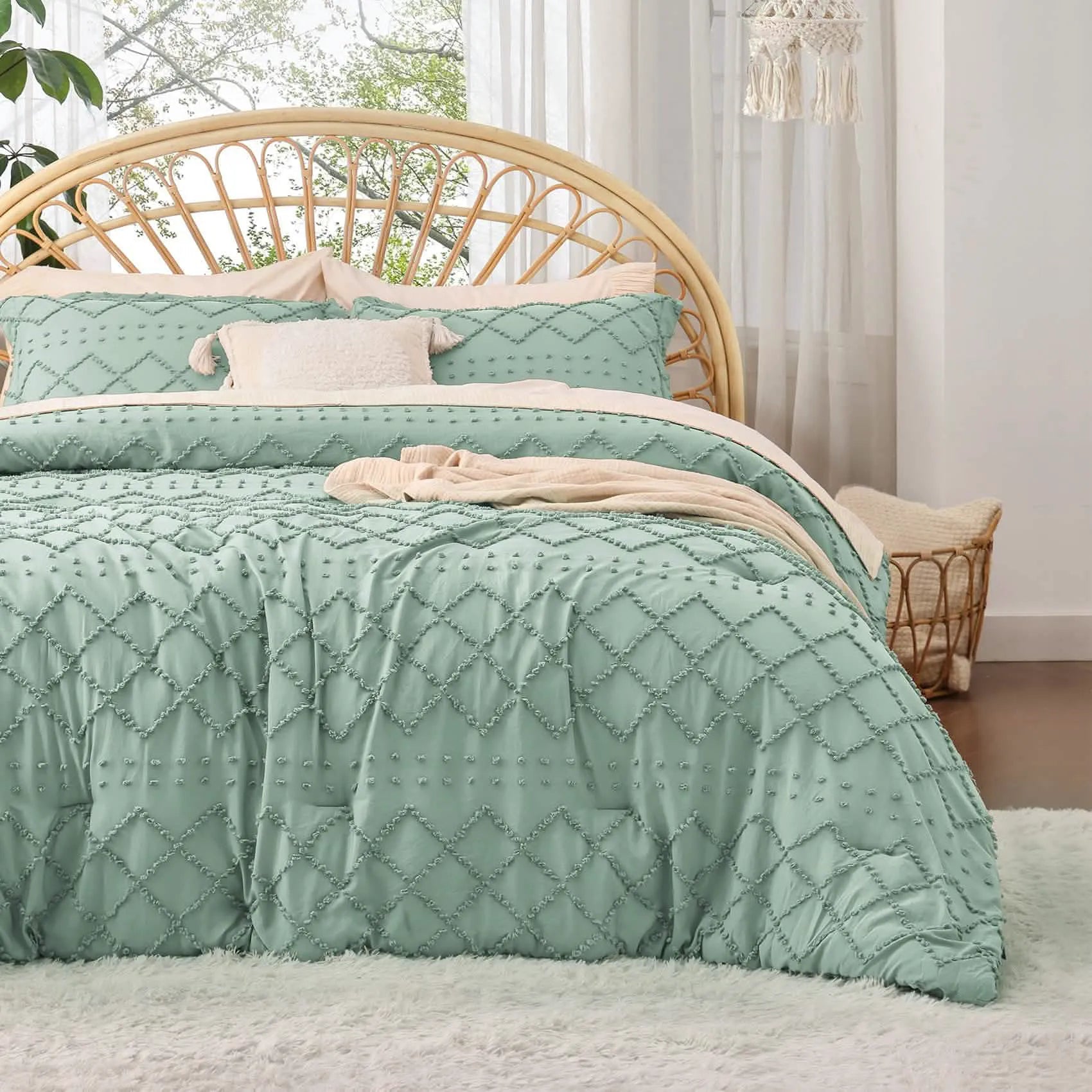 Tufted Embroidery Comforter Set
