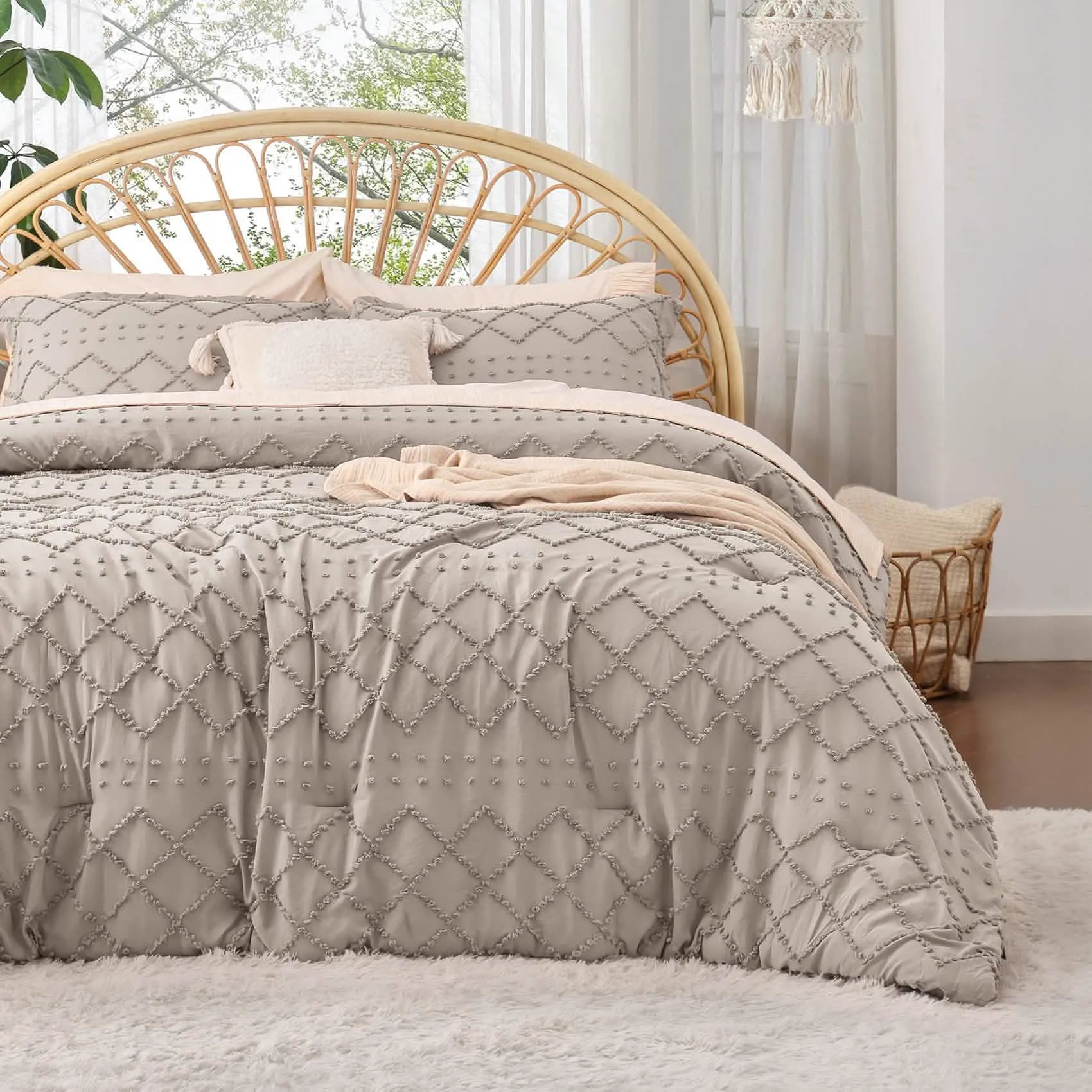 Tufted Embroidery Comforter Set
