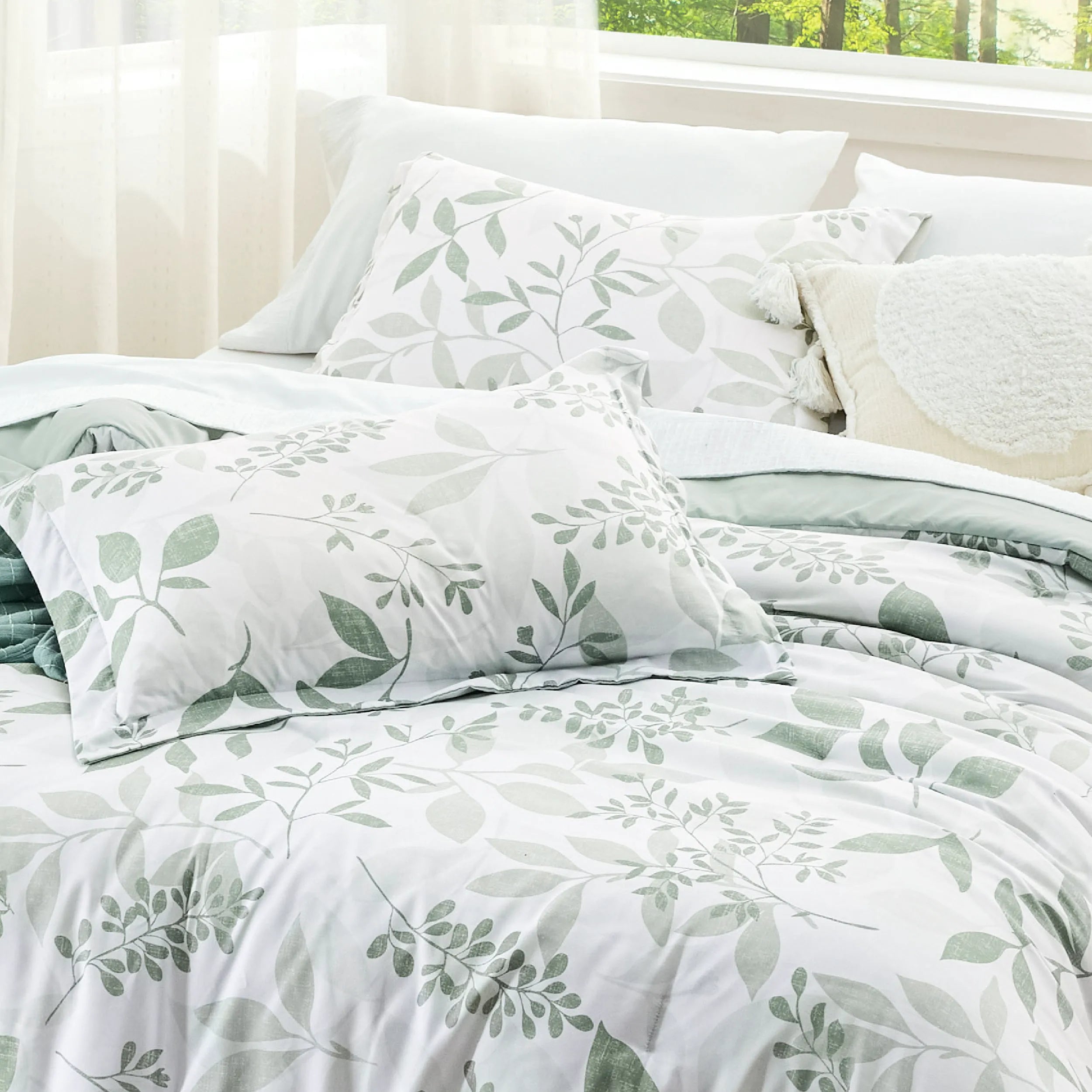 Vintage Botanical Comforter Set