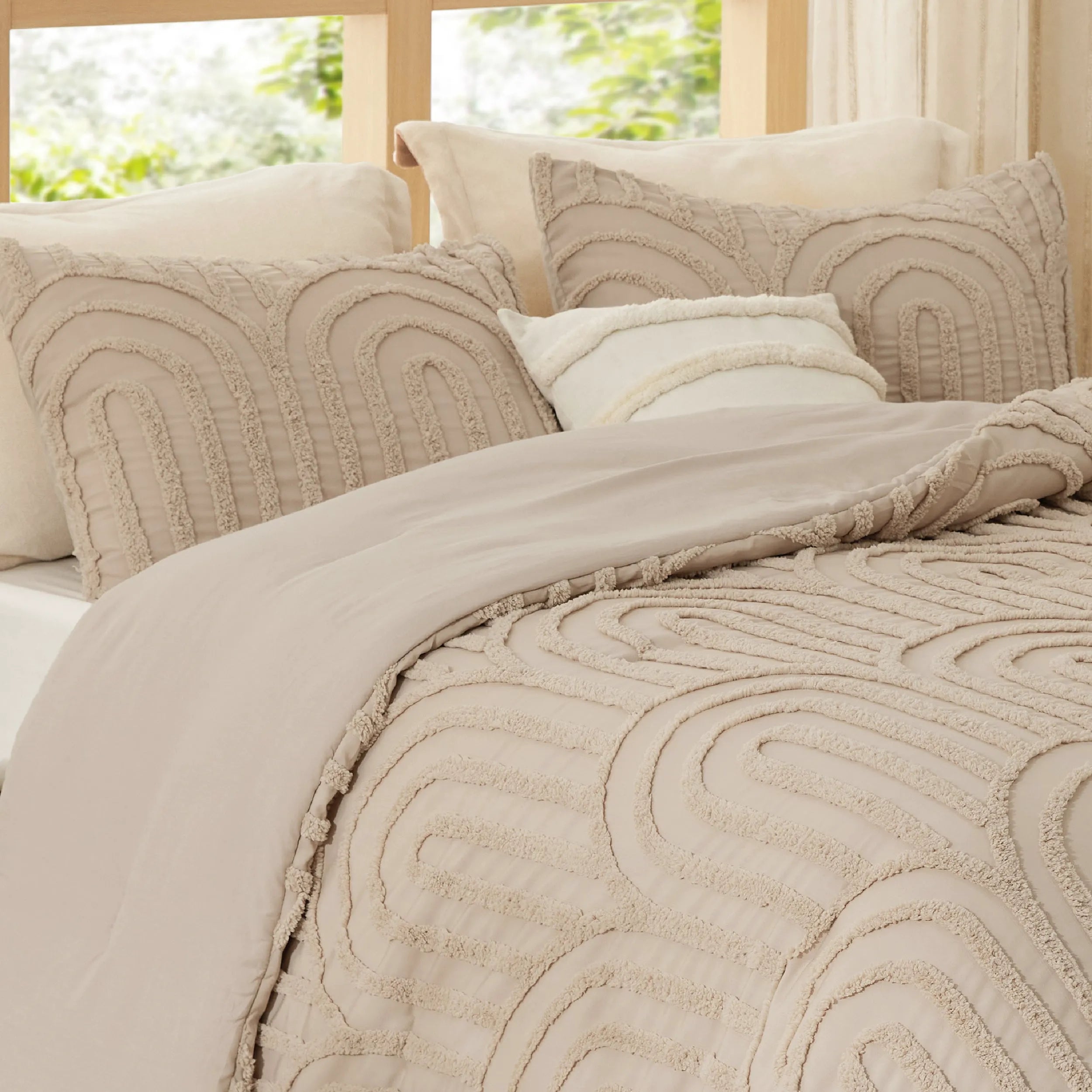 Fluffy Arch Tufted Comforter Set