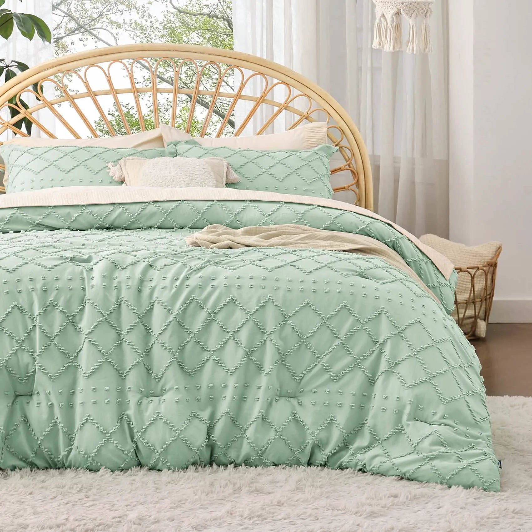 Tufted Embroidery Comforter Set