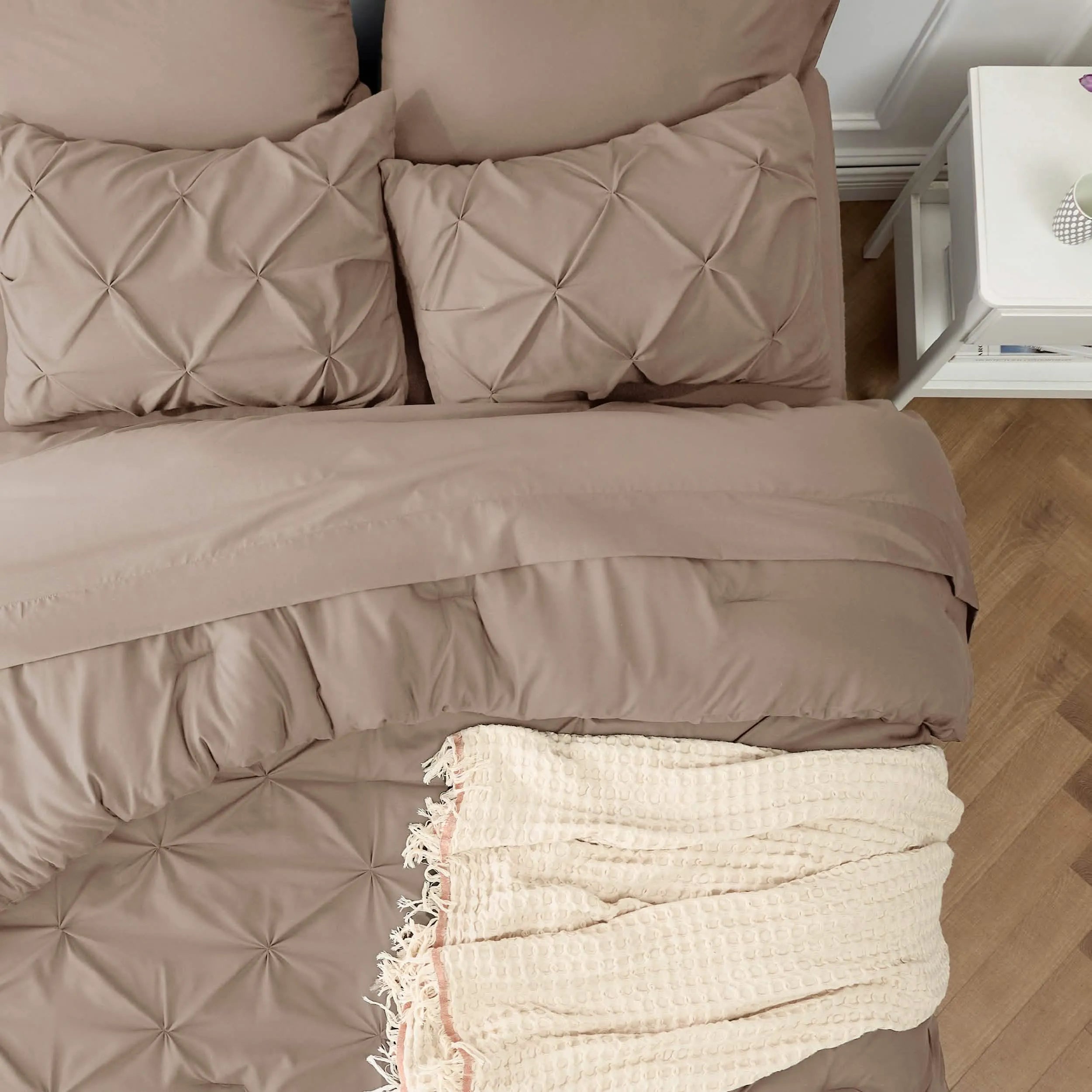 Pintuck Bedding Set