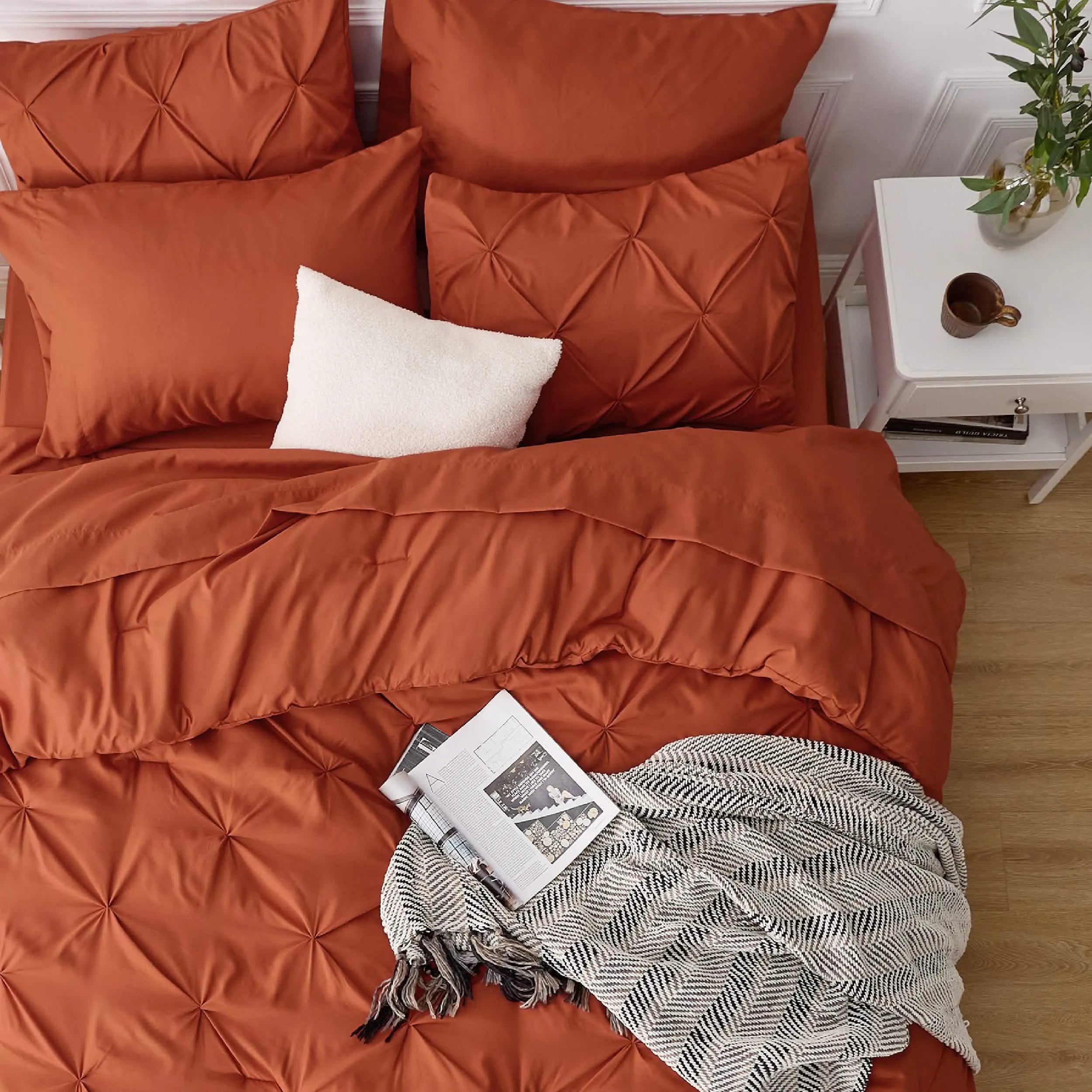 Pintuck Bedding Set
