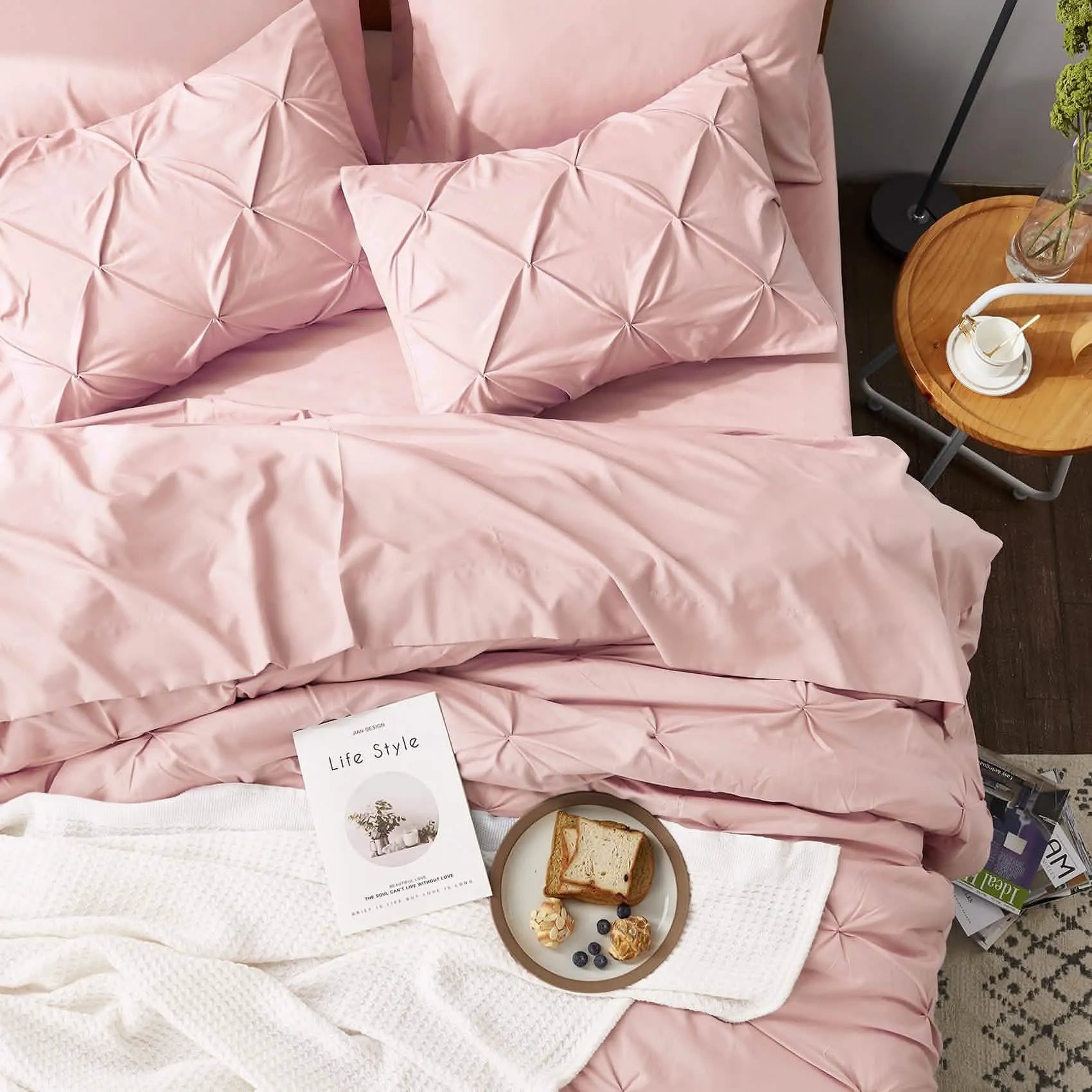 Pintuck Bedding Set