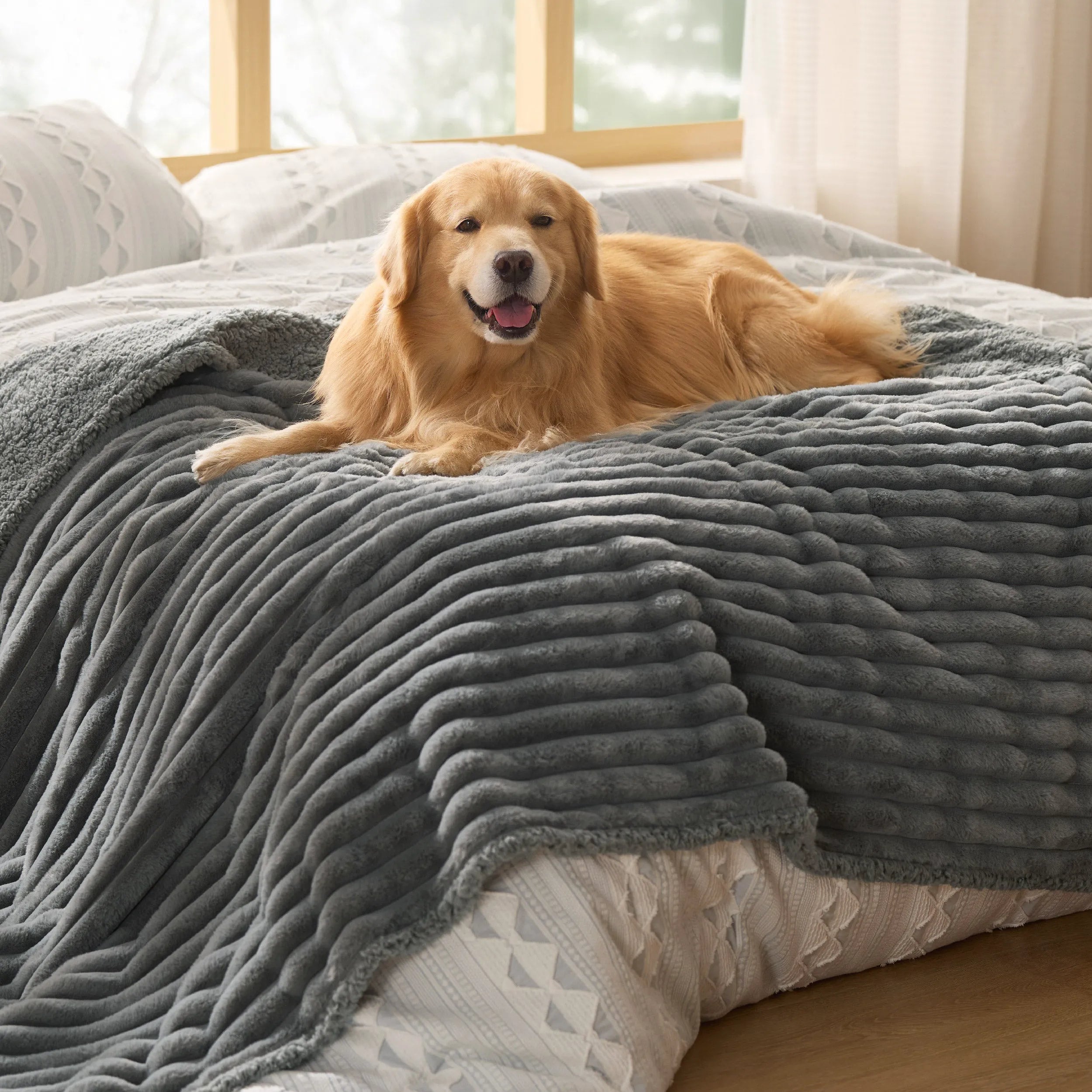 ComfyFleece™ Waterproof Pet Blanket