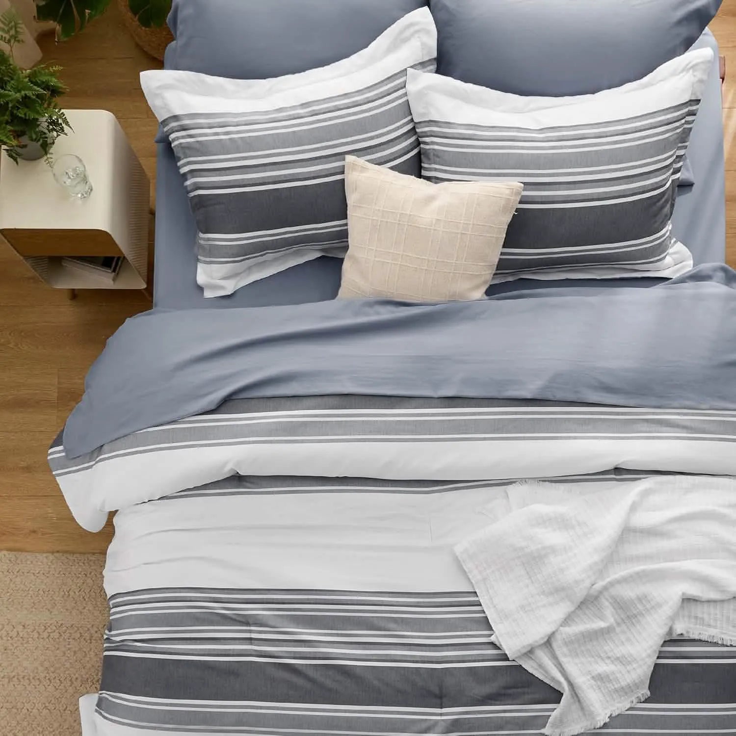 Reversible Cationic Dyed Bed-in-a-Bag