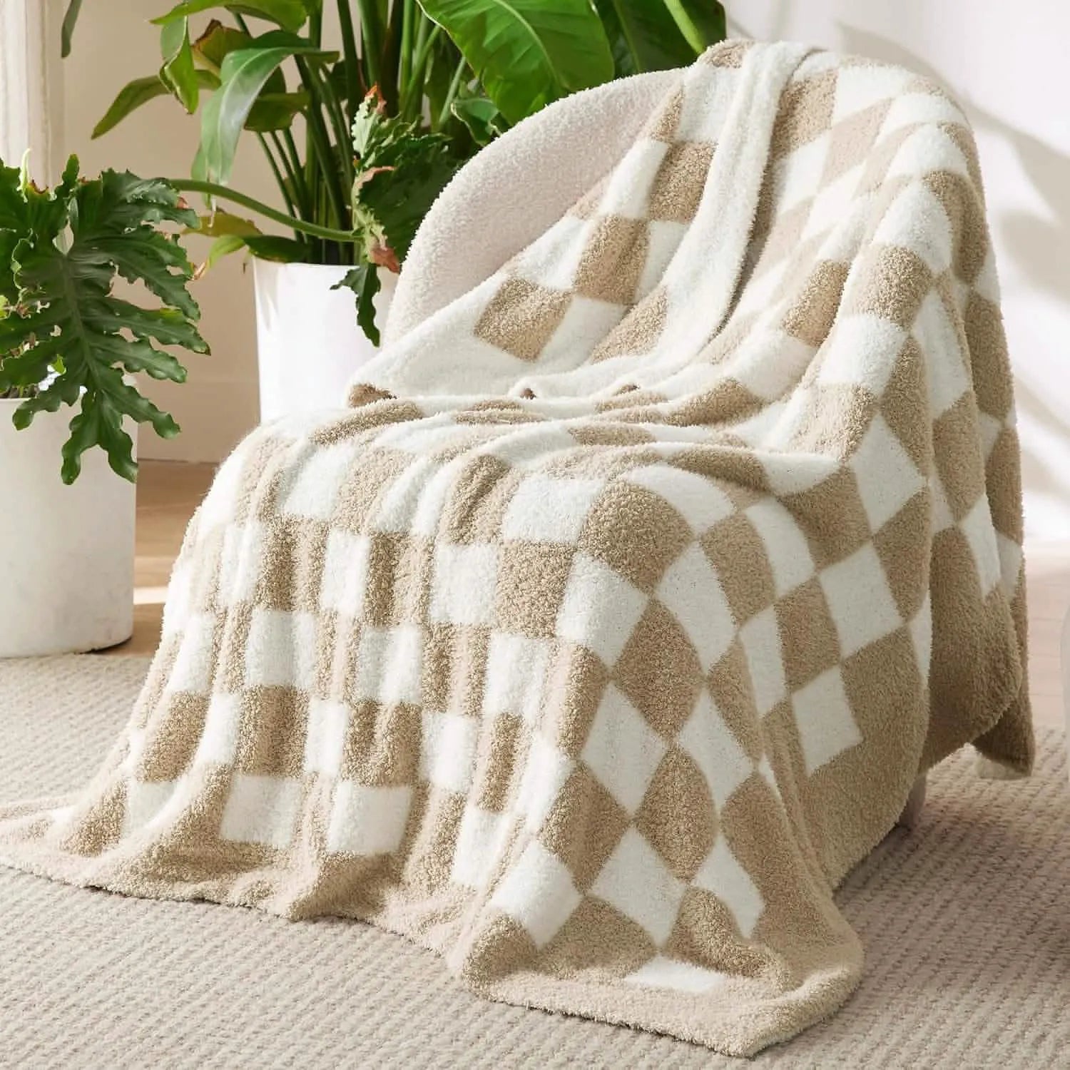 Ultra-Soft Reversible Checkered Blanket
