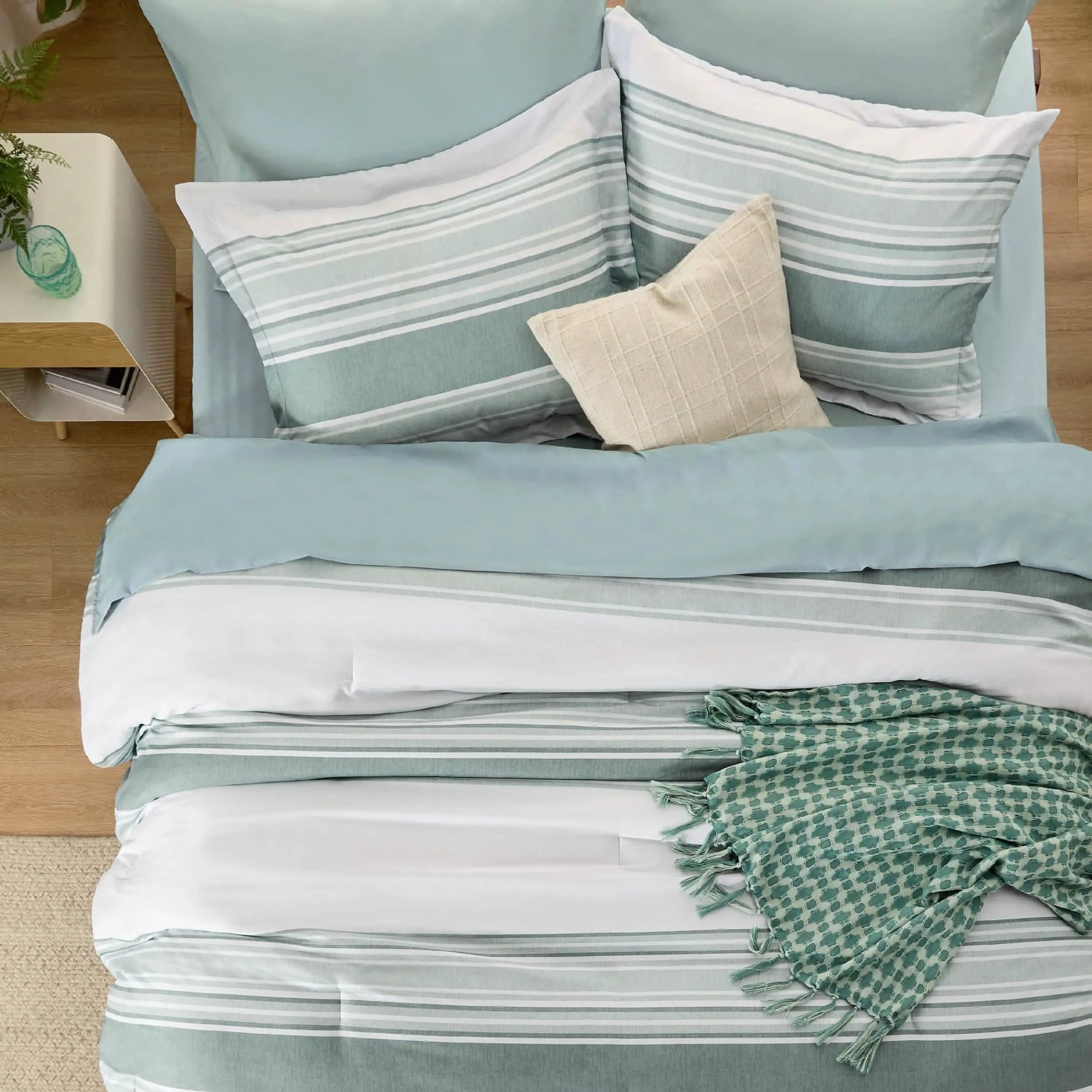 Reversible Cationic Dyed Bed-in-a-Bag