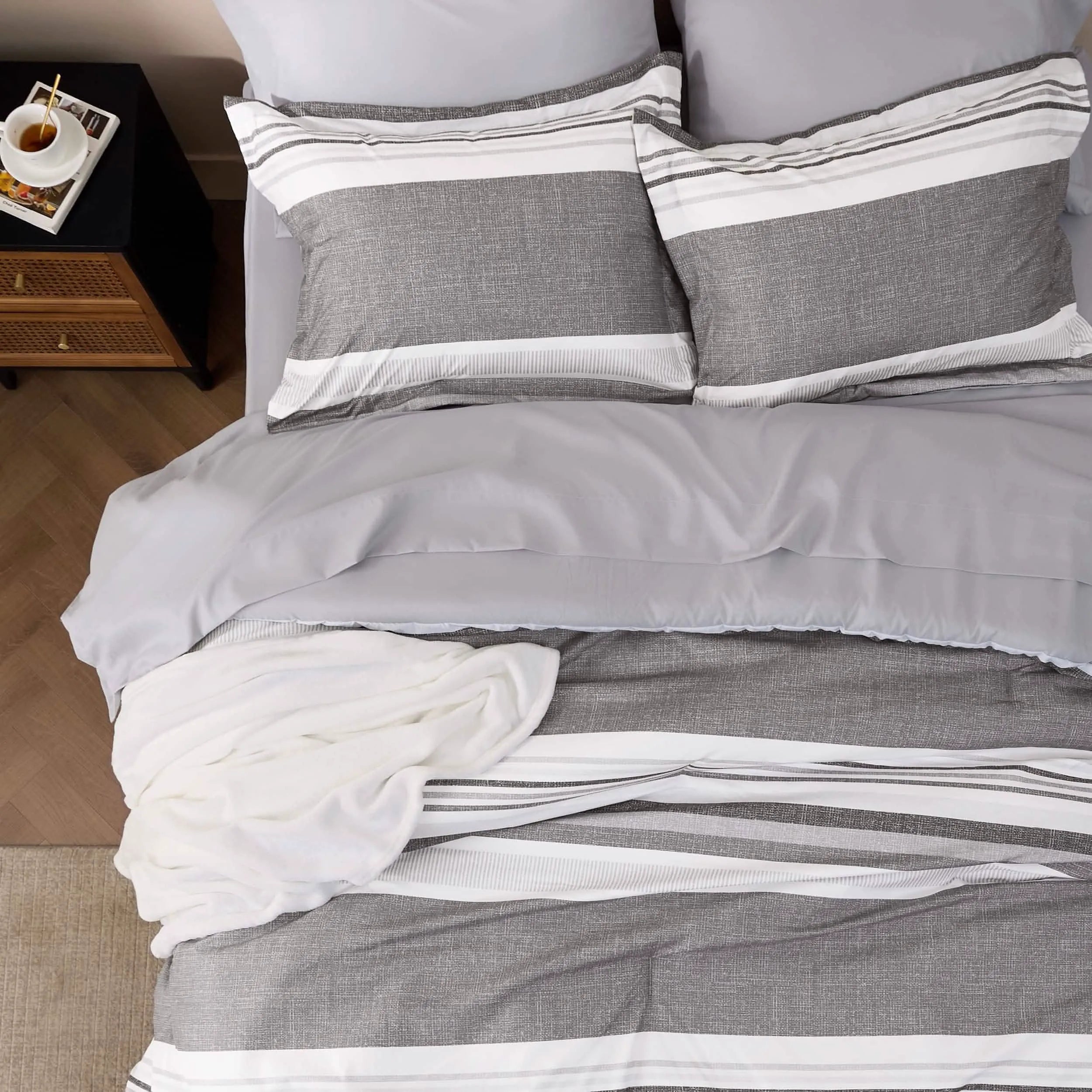 Reversible Cationic Dyed Bed-in-a-Bag