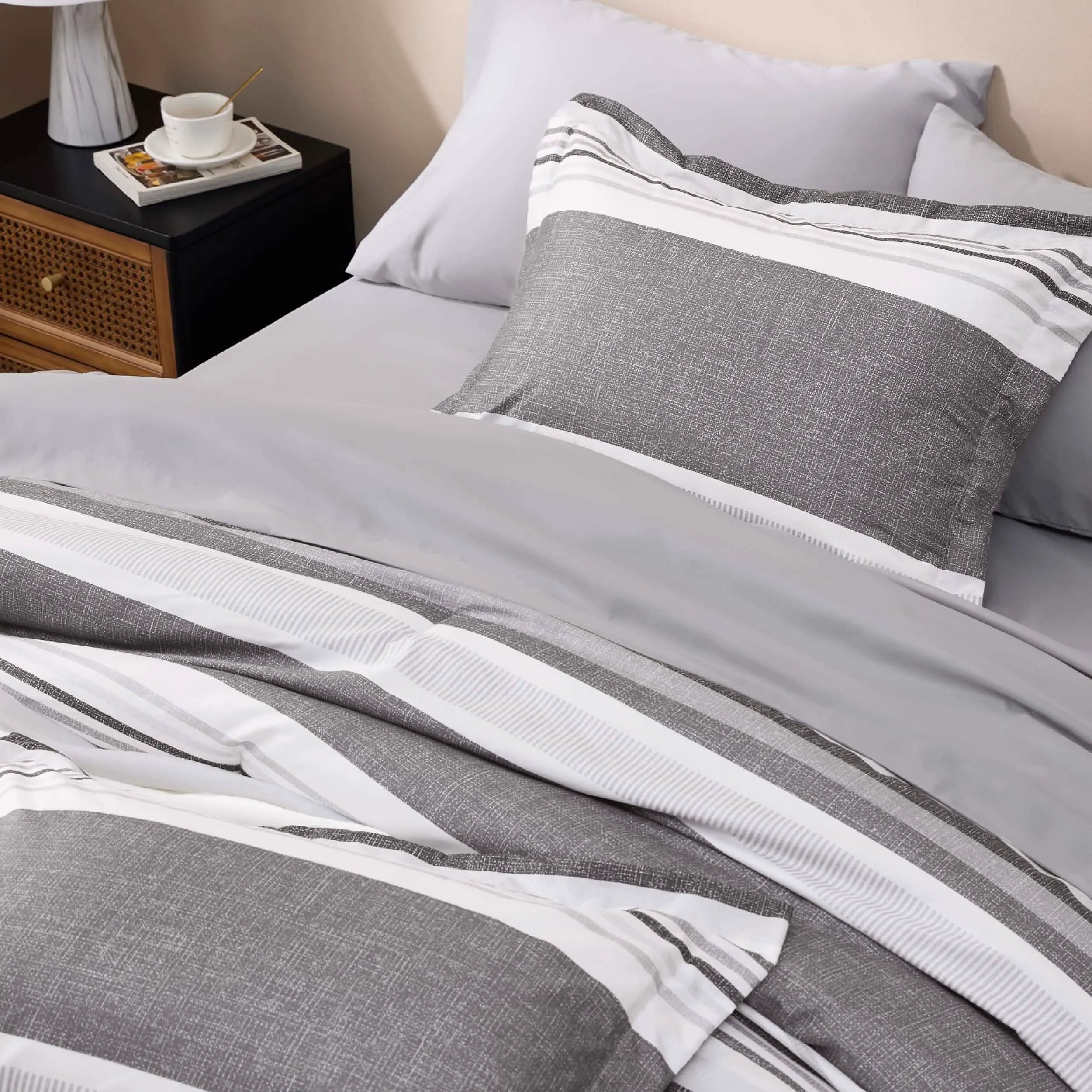 Reversible Cationic Dyed Bed-in-a-Bag