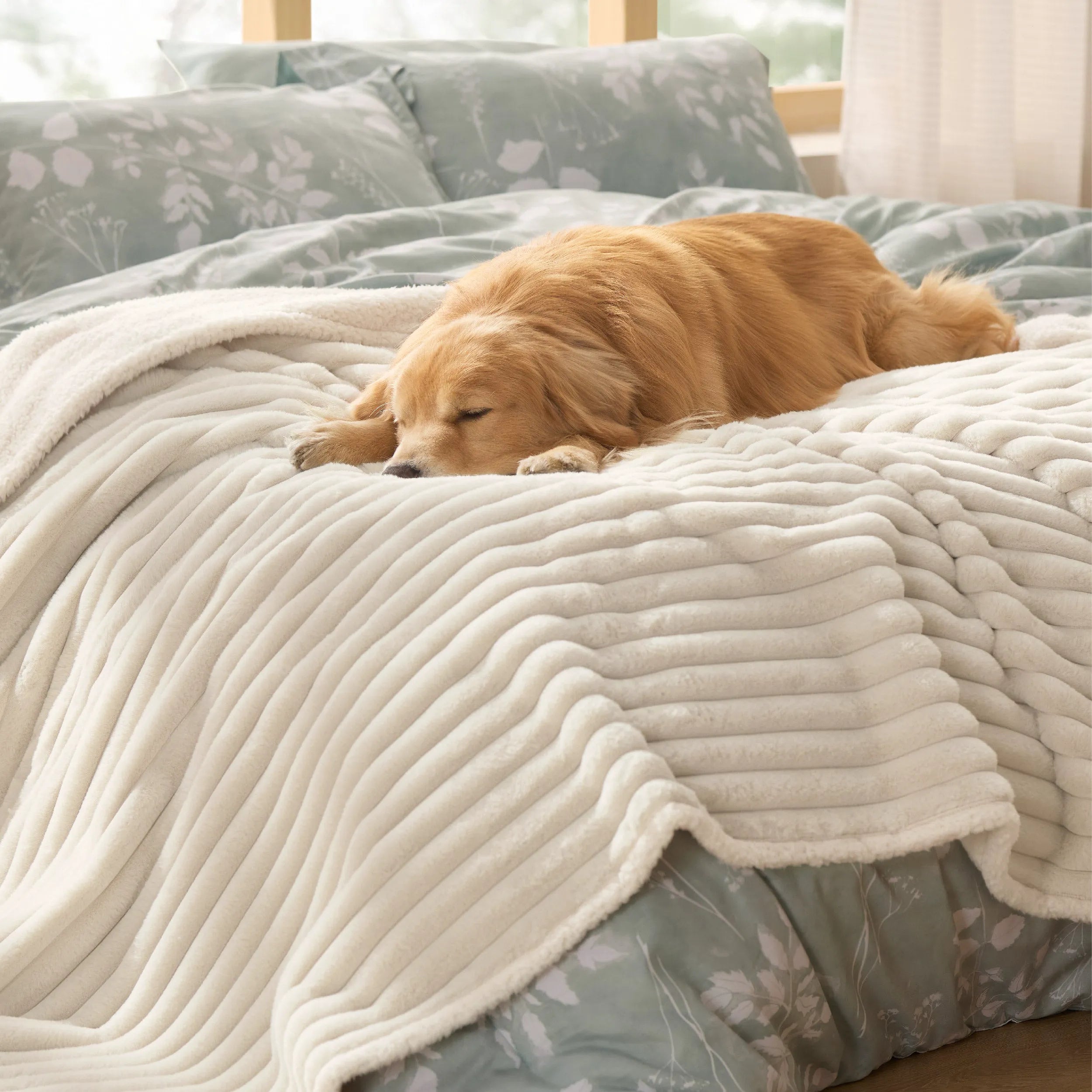 ComfyFleece™ Waterproof Pet Blanket