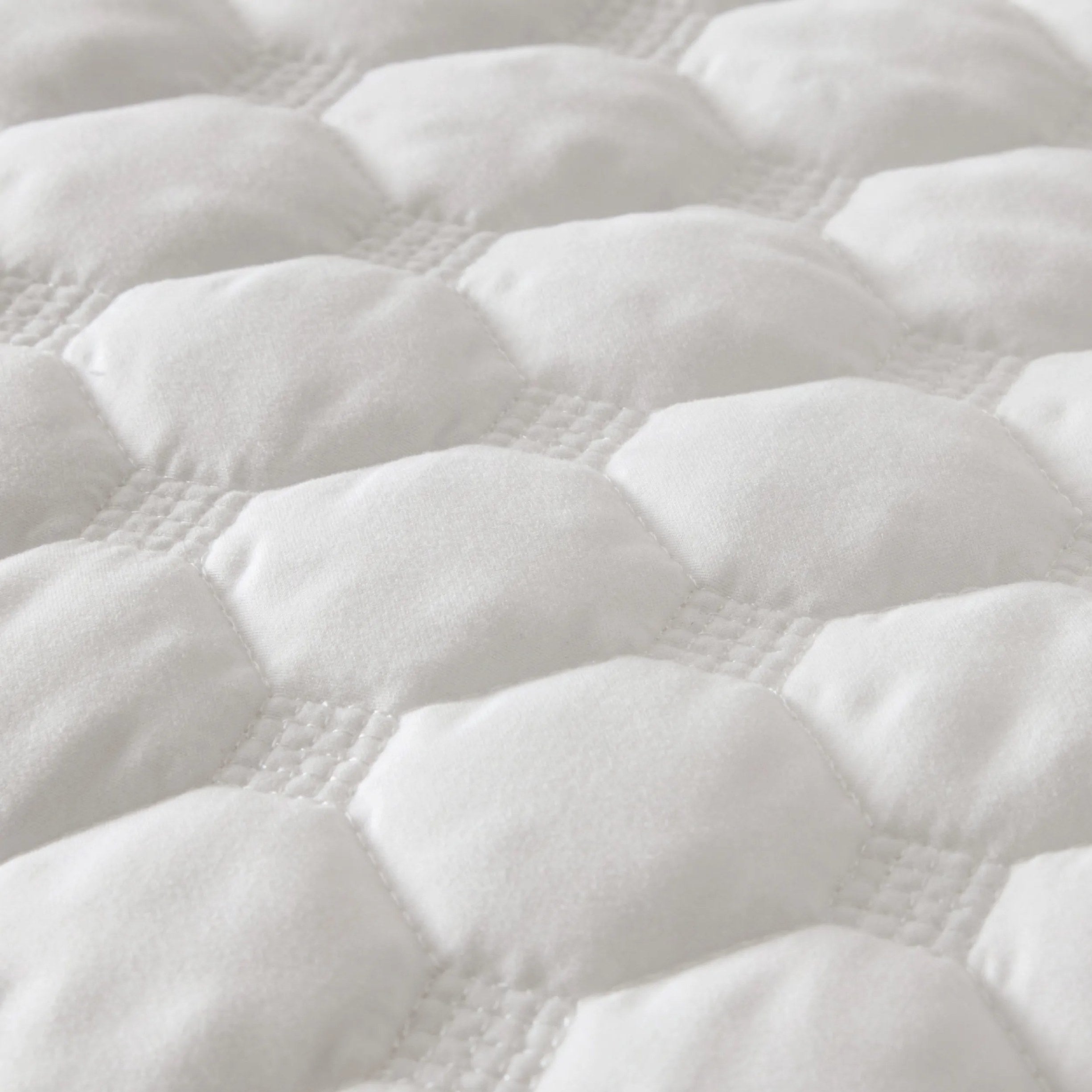 Classic Honeycomb Quilt Set